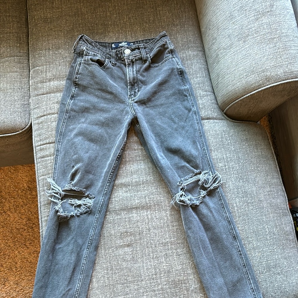 Great Condition Hollister Ultra High Rise Mom Jean